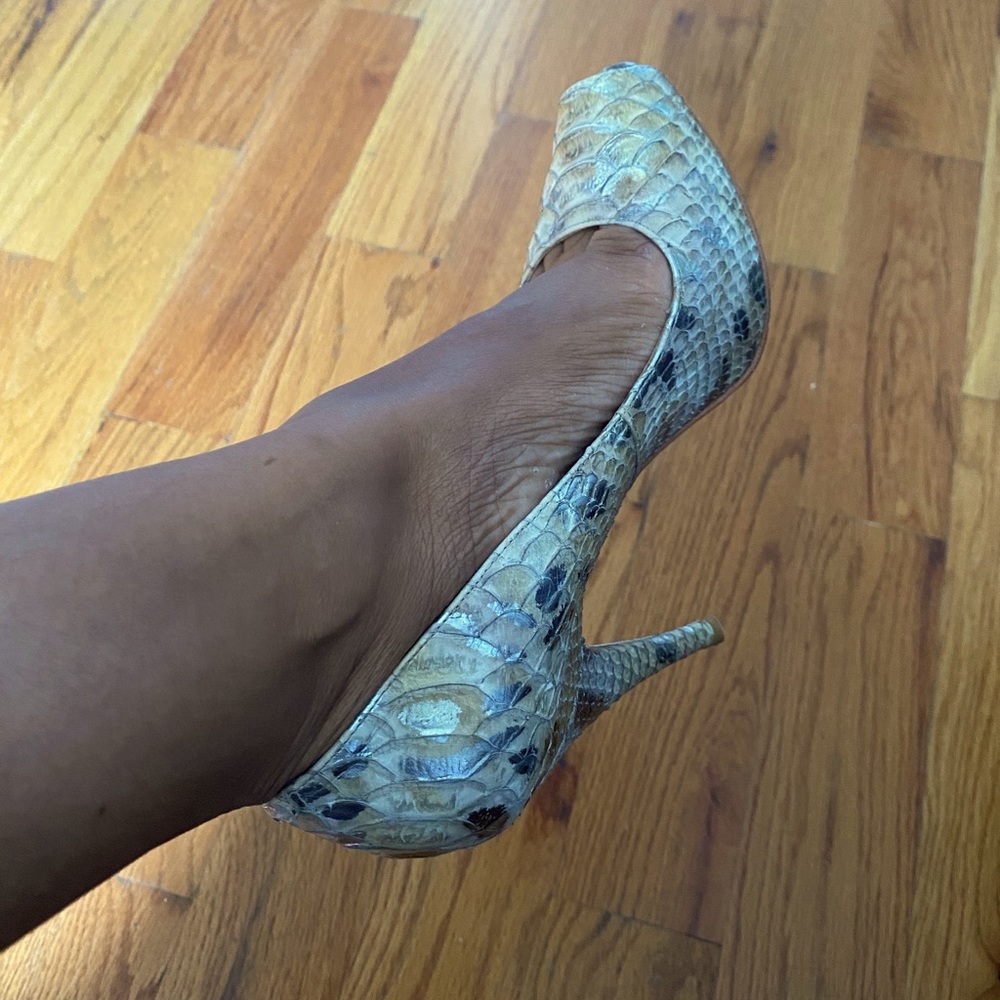 Joan & David snakeskin metallic pumps